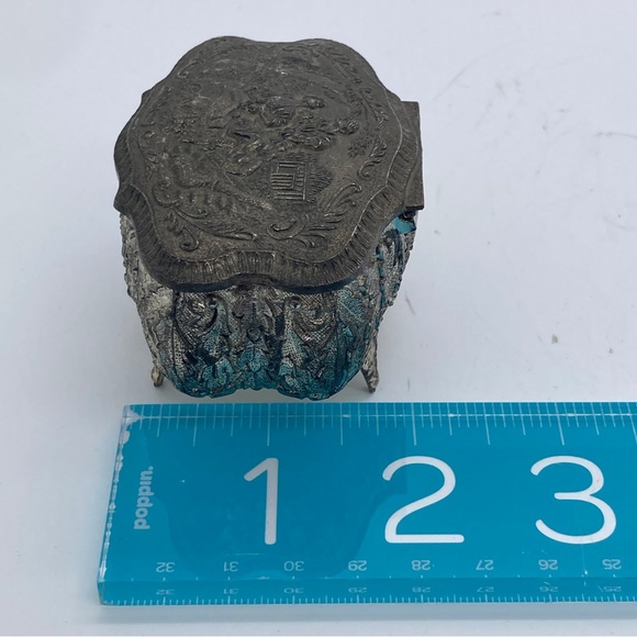 Vintage Metal Trinket Box Made in Japan Red Fabric Lining Hinged Top - Picture 5 of 8